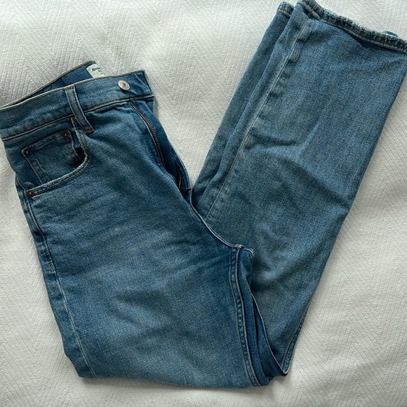 Abercrombie & Fitch - Picture 1 of 3